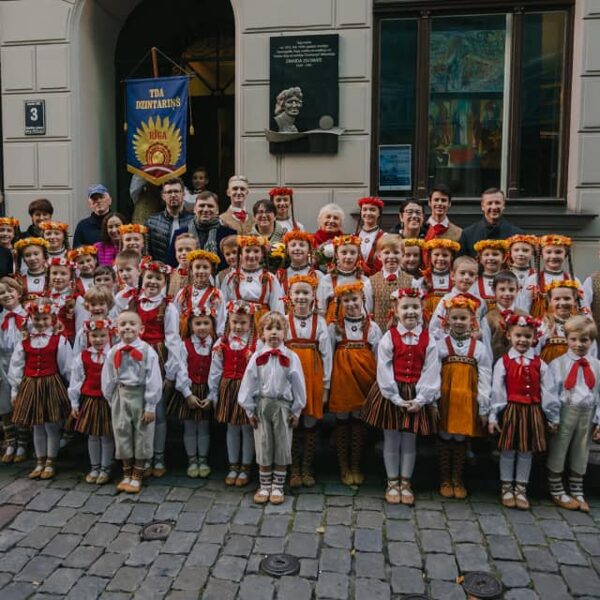 Piemiņas plāksne Zinaīda Zeltmate